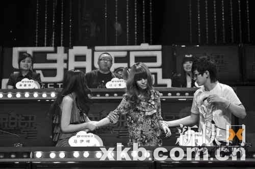 江小鱼狂批拜金女蔑视草根阶层。