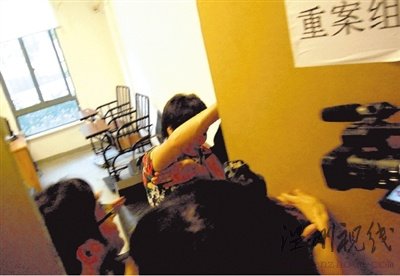 “疯狂马三墨镜女”归案后，成为媒体关注的焦点。