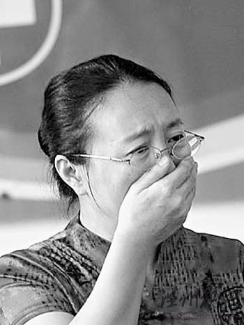 助产士张吉荣哭着辩称没去“缝肛门”。