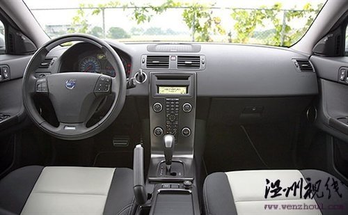 动感旅行家 试驾沃尔沃V50 R-Design 汽车之家