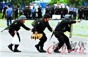 3日，菲律宾警方举行人质解救演习。