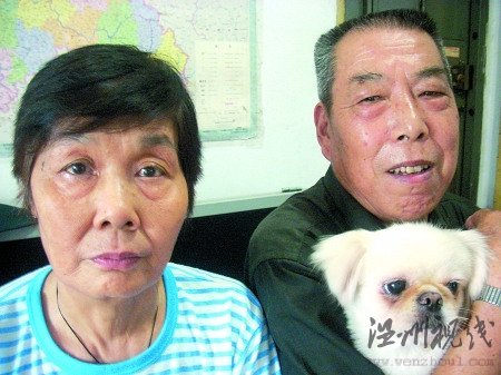 儿子被害近3年，崔英安夫妇希望凶手史光辉尽快落网。 记者 方有成 摄