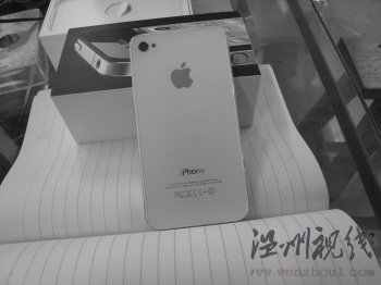 DIY后的白色iPhone 4。瑶瑶 摄