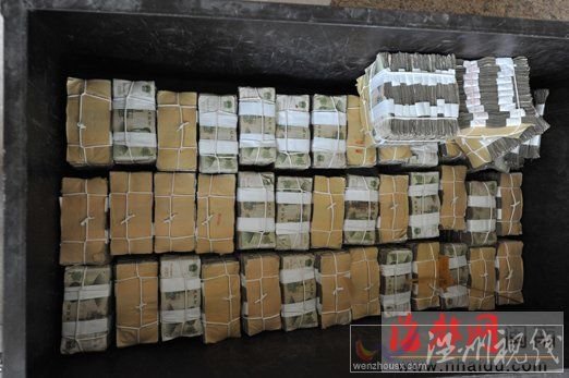 这么多零钞，银行工作人员点钞点到手软