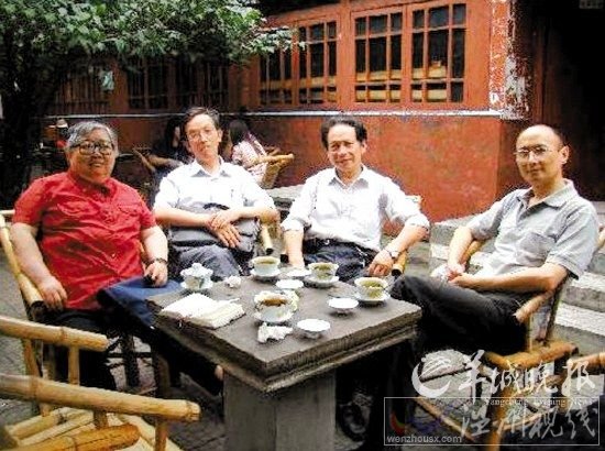 胡丽天，成都听证会四大金刚