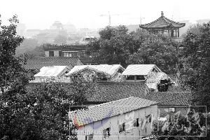 7月29日，刘老根会馆内的晋翼会馆，四合院屋顶上出现3个尖顶罩棚。曾一智供图