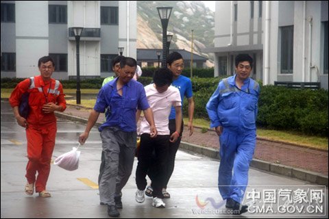 追风现?。?ldquo;梅花”对上海小洋山港影响逐步减小