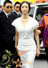 2011年西安车展翟凌亮相助阵还是上台 翟凌不来西安车展2011办不成
