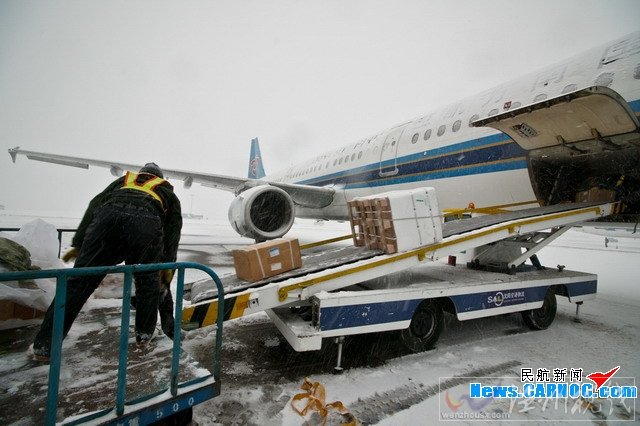 沈阳机场因雪关闭 南航北方6个航班备降外地