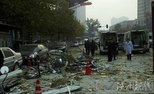 西安南郊一大楼发生爆炸,现场多人受伤。