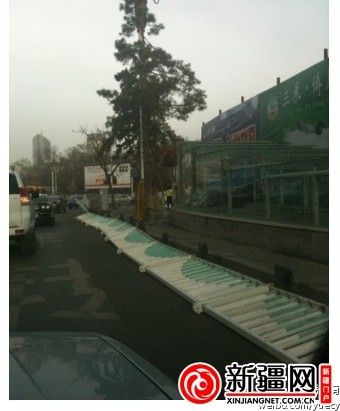 乌鲁木齐遭大风袭击 多个航班备降