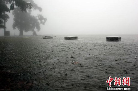 台风?？跋旖髀?庐山景区关闭