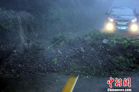 台风?？跋旖髀?庐山景区关闭