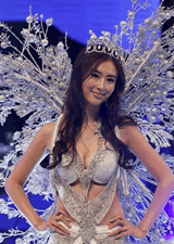 翟凌亮相内衣秀 天堂传说之女神的狂欢北京内衣秀