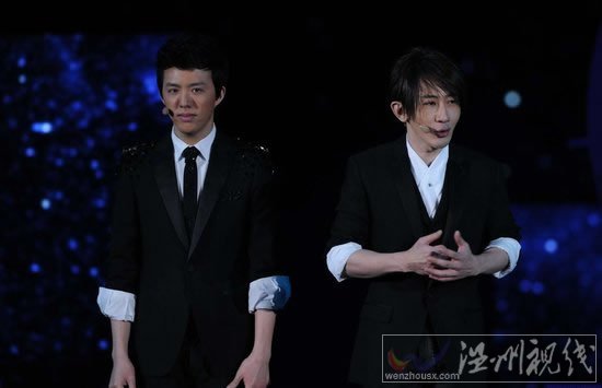 刘谦李云迪魔术：刘谦调侃李云迪。