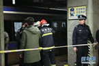 宣武门地铁男乘客跳下站