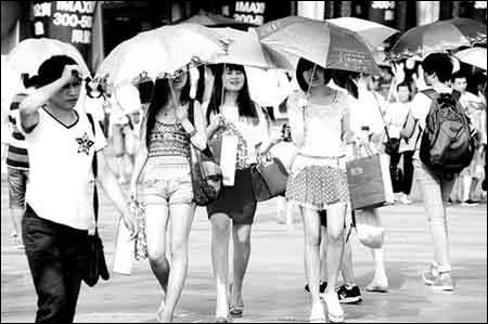 湖北高温天气 6月17日湖北襄樊市?？迪刈罡咂麓?9.7℃