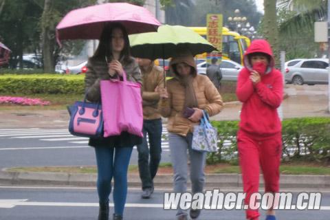 ?？谝蝗漳诮滴?4℃ 低温雨水齐上阵