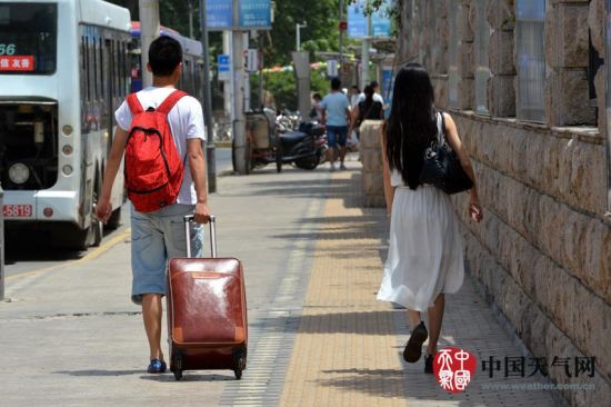 郑州入夏后迎来高温日，5月20日最高温36.5℃。