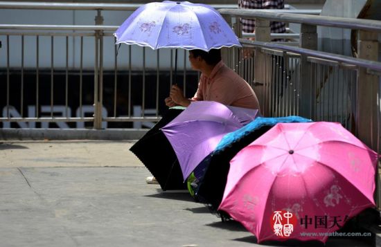 郑州入夏后迎来高温日，5月20日最高温36.5℃。