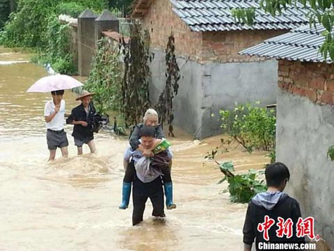 衢州暴雨：黄家村被淹，800多户农户被转移