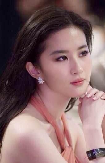 刘亦菲一家都是美女