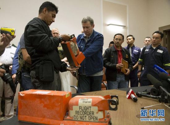 英国破解黑匣子：英国将接手破解马航mh17黑匣子，乌克兰方面移交黑匣子
