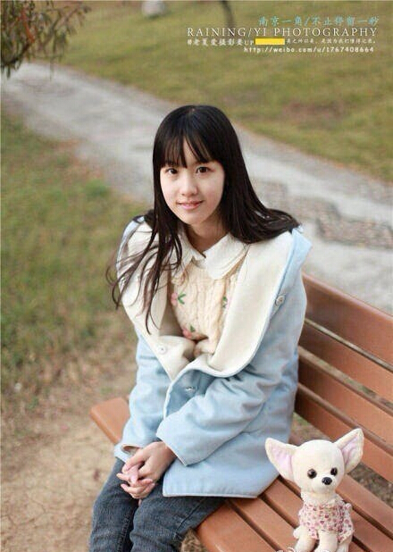 南航?；ǔ露剂槌鲅菟沼信蟮缬啊蹲蠖? /><br />
南航?；ǔ露剂槌鲅菟沼信蟮缬啊蹲蠖?/p>
<p>　　苏有朋要拍的电影《左耳》是由饶雪漫的同名小说改编的，讲的是一个爱情故事，女主只有一只耳朵有听力。之前奶茶妹妹和苏有朋在一起吃饭，网友就大胆猜测，女主角就是奶茶妹妹了。而如今却变成了南航?；ǔ露剂?。</p>
<p>　　南航?；ǔ露剂橄卵诙链笕?，学的是飞行器制造工程专业，因为课业繁重，拍完戏就会回去上课。</p>
<p>　　<strong>南航?；ǔ露剂楦鋈俗柿希?/strong>身高168cm，1993年出生。小学和初中在鼓浪屿音乐学校，高中毕业于厦门一中。2013年2月在全国高校?；ㄐ２萜姥⊥綟acejoking的女神排行榜上?！　”疚摹啊崩丛矗篽ttp://www.gsqgpa.cn/yule/redian/55896.html，转载必须保留网址。
<p class=