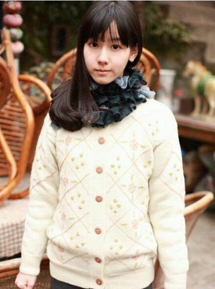 电影左耳女主角是南航?；? /><br />
电影左耳女主角是南航?；?/p>
<p>　　苏有朋要从演员转型为导演了，近日由他执导的电影《左耳》在深圳开机了，电影左耳女主角不是奶茶妹妹，而是南航?；ǔ露剂?。网友纷纷表示，主演不是奶茶妹妹就好了！</p>
<p>　　此前传出苏有朋要拍电影《左耳》的消息时，女主角还未确定。前段时间，奶茶妹妹章泽天和苏有朋会面了，媒体猜测奶茶妹妹要出演《左耳》女主角，是来和苏有朋谈细节的。</p>
<p>　　8月5日的时候，苏有朋就在微博辟谣了，奶茶妹妹不演左耳。称自己有必要出来说说话了，为了找到大家心目中的小耳朵，自己和原著饶雪漫用了大半年时间见了很多人，包括奶茶妹妹，最后选定了南航?；ǔ露剂?。苏有朋还表示，她的气质和认真让他很有信心。原来之前和奶茶妹妹见面只是筛选过程呀！</p>　　本文“”来源：http://www.gsqgpa.cn/yule/redian/55897.html，转载必须保留网址。
<p class=