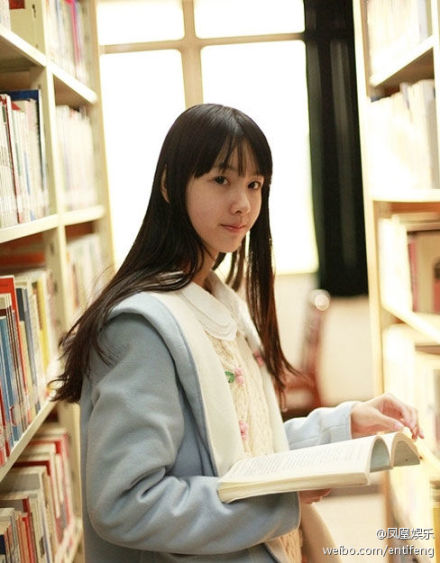 南航?；ǔ露剂檎掌? /><br />
南航校花陈都灵照片</p>
<p style=