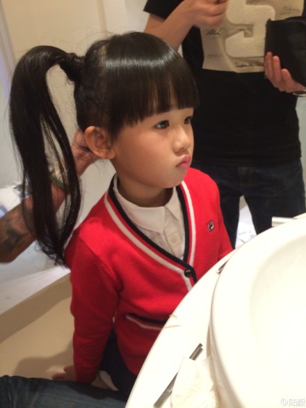 陆毅女儿双马尾美照