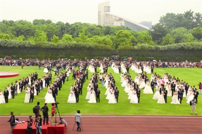 浙江大学集体婚礼，360对新人缘定浙大