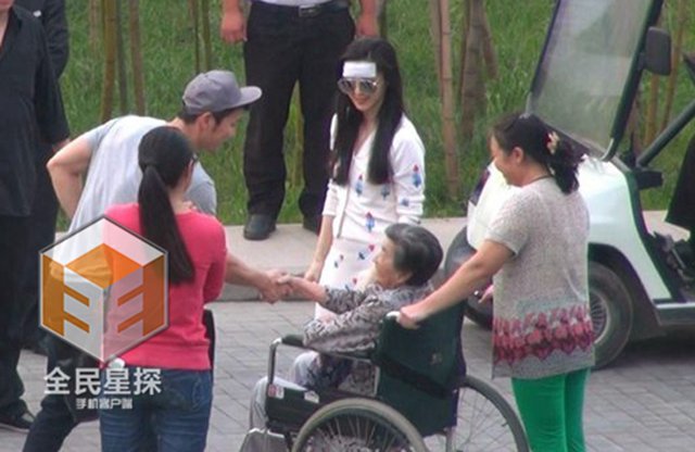 婚期不远？ 范冰冰李晨青岛探亲购豪宅(组图)