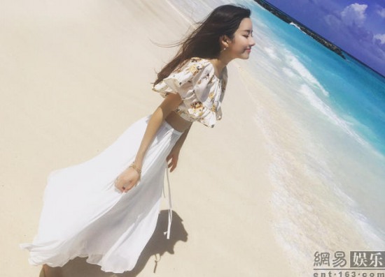 张子萱晒露腰美照:没屁股,腰细也不好看。