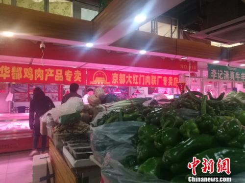 羊肉价格坐上火箭：北京羊肉涨价，12月涨到38元一斤了，北京羊肉还算便宜的，温州乡下一些菜市场卖的本地羊肉，去年就卖到60多元一斤了，到农村养殖户买黑山羊价格更贵，要75元一斤，过年还会涨价。</
