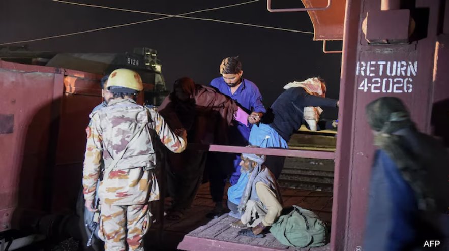 超过100名人质已从火车上获救
