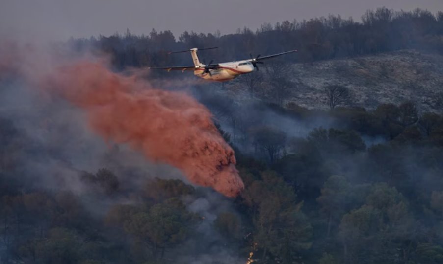 科比埃地区爆发野火，气温超过40度，迫使营地和修道院进行疏散以防万一。