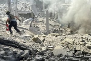 泽连斯基与特朗普会晤前 俄罗斯无人机袭击哈尔科夫