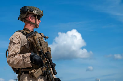 美国战争部网站发布的海军陆战队员在古巴关塔那摩湾海军基地