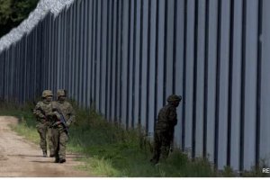 俄罗斯袭击乌克兰边境后波兰关闭机场并紧急出动战