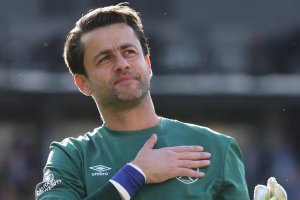 西汉姆联队重新签下门将法比安斯基