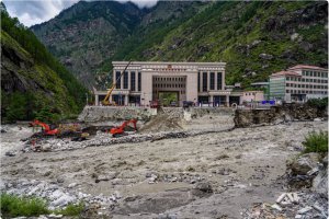 中国和尼泊尔共享冰川湖