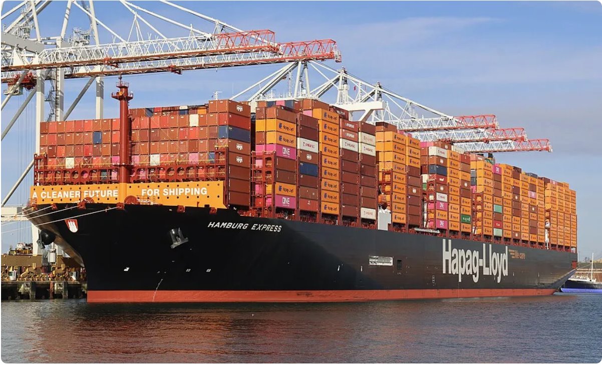 汉堡快运集装箱船停靠英国南安普敦