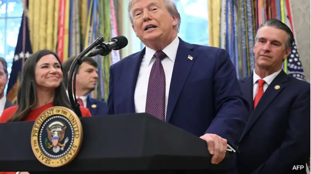 特朗普在椭圆形办公室告诉记者：“我周末非?；钤?。”