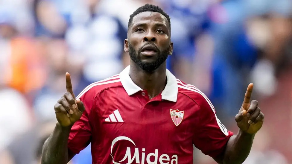 凯莱奇·伊希纳乔与塞维利亚庆祝