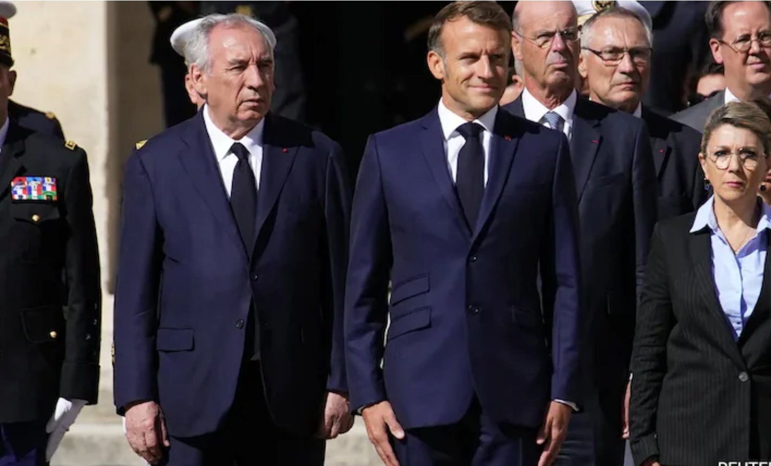 法国总理下台:对马克龙政府意味着什么