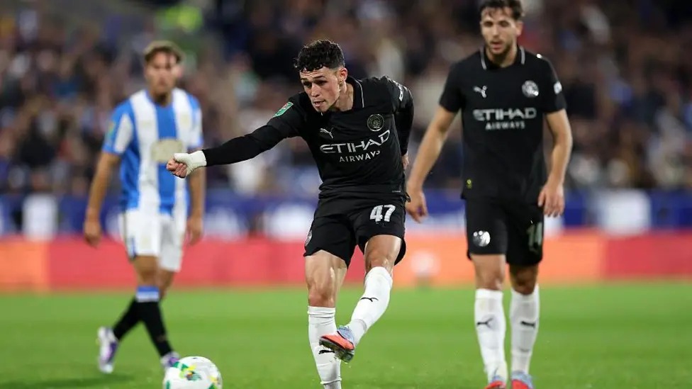 菲尔·福登为曼城打入本赛季第二粒进球