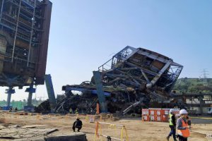 韩国一座发电厂塔架